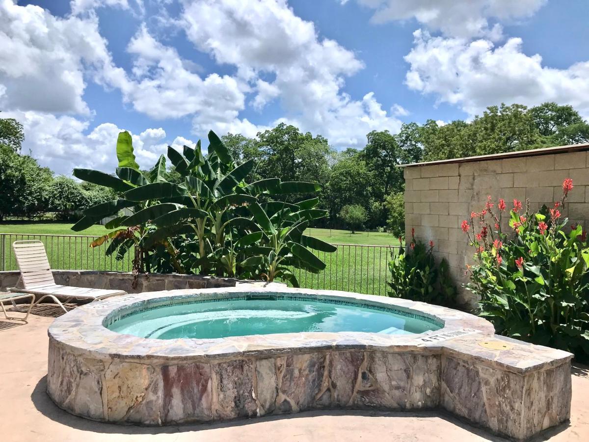 Waterwheel Retreat New Braunfels Exterior foto